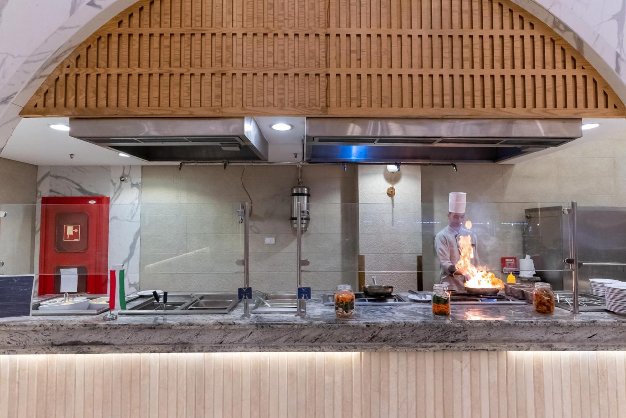 The V Luxury Resort Sahl Hasheesh ฮูร์กาดา ภายนอก รูปภาพ A kitchen at the hotel