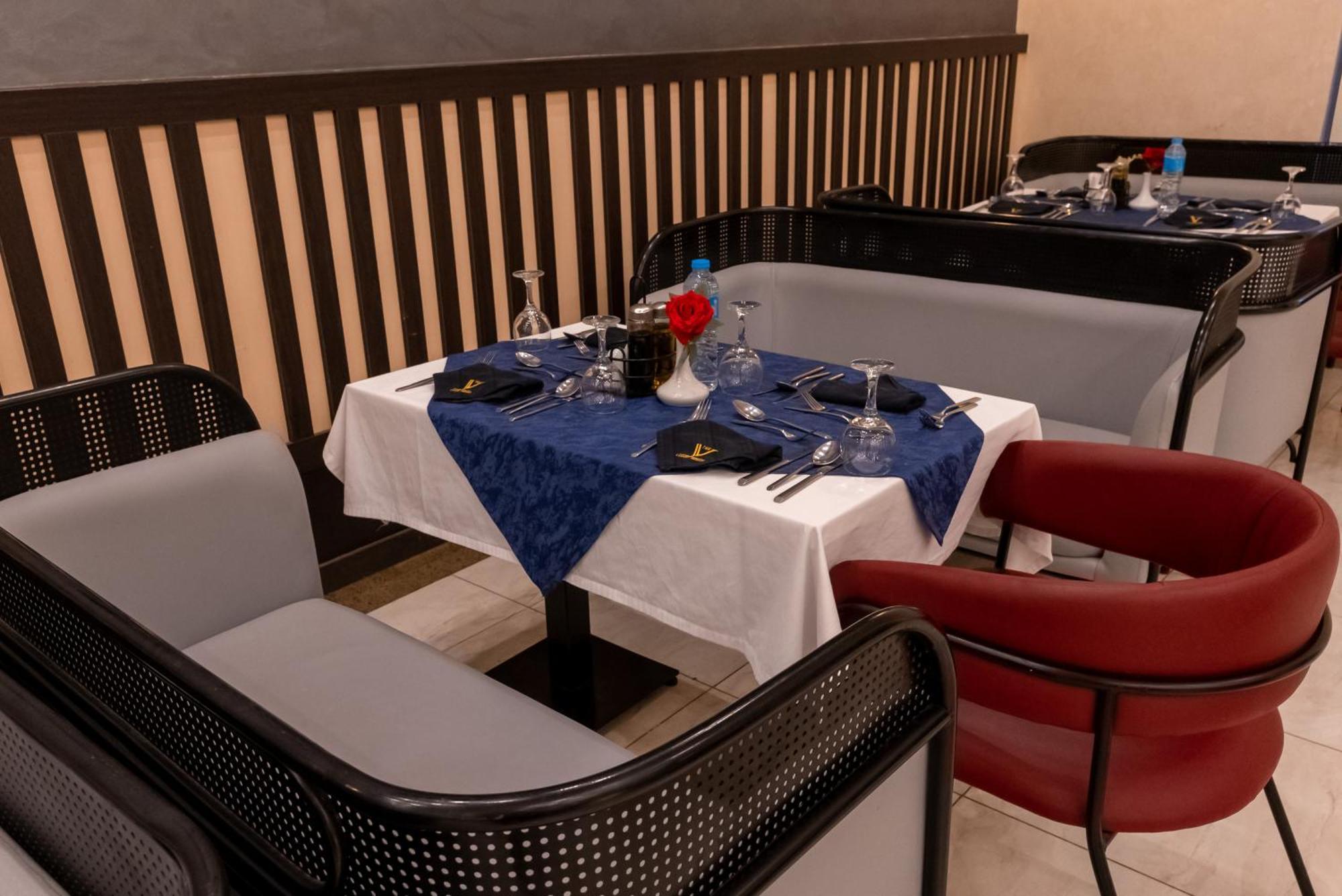 The V Luxury Resort Sahl Hasheesh ฮูร์กาดา ภายนอก รูปภาพ A restaurant in the hotel