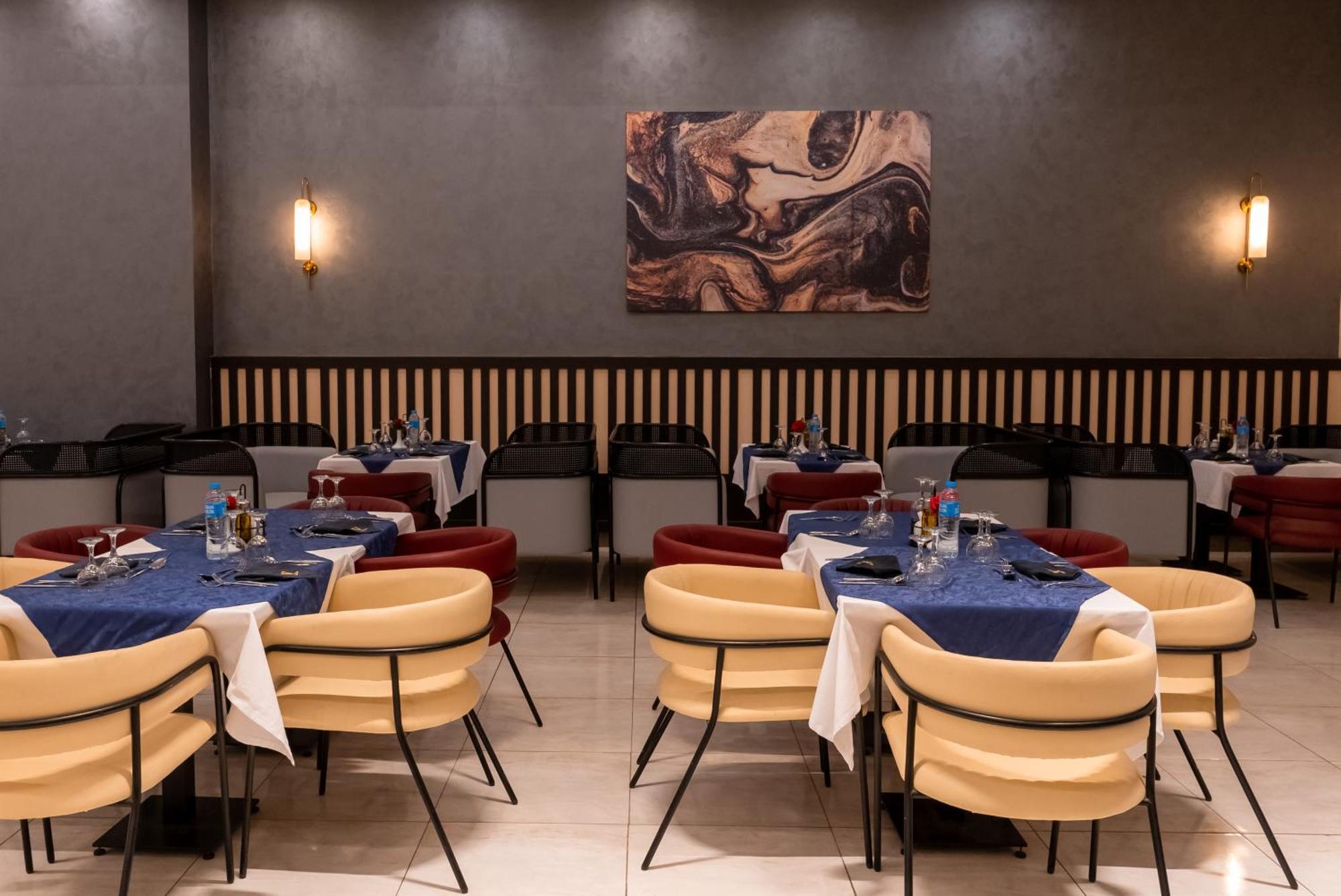 The V Luxury Resort Sahl Hasheesh ฮูร์กาดา ภายนอก รูปภาพ The interior of the restaurant