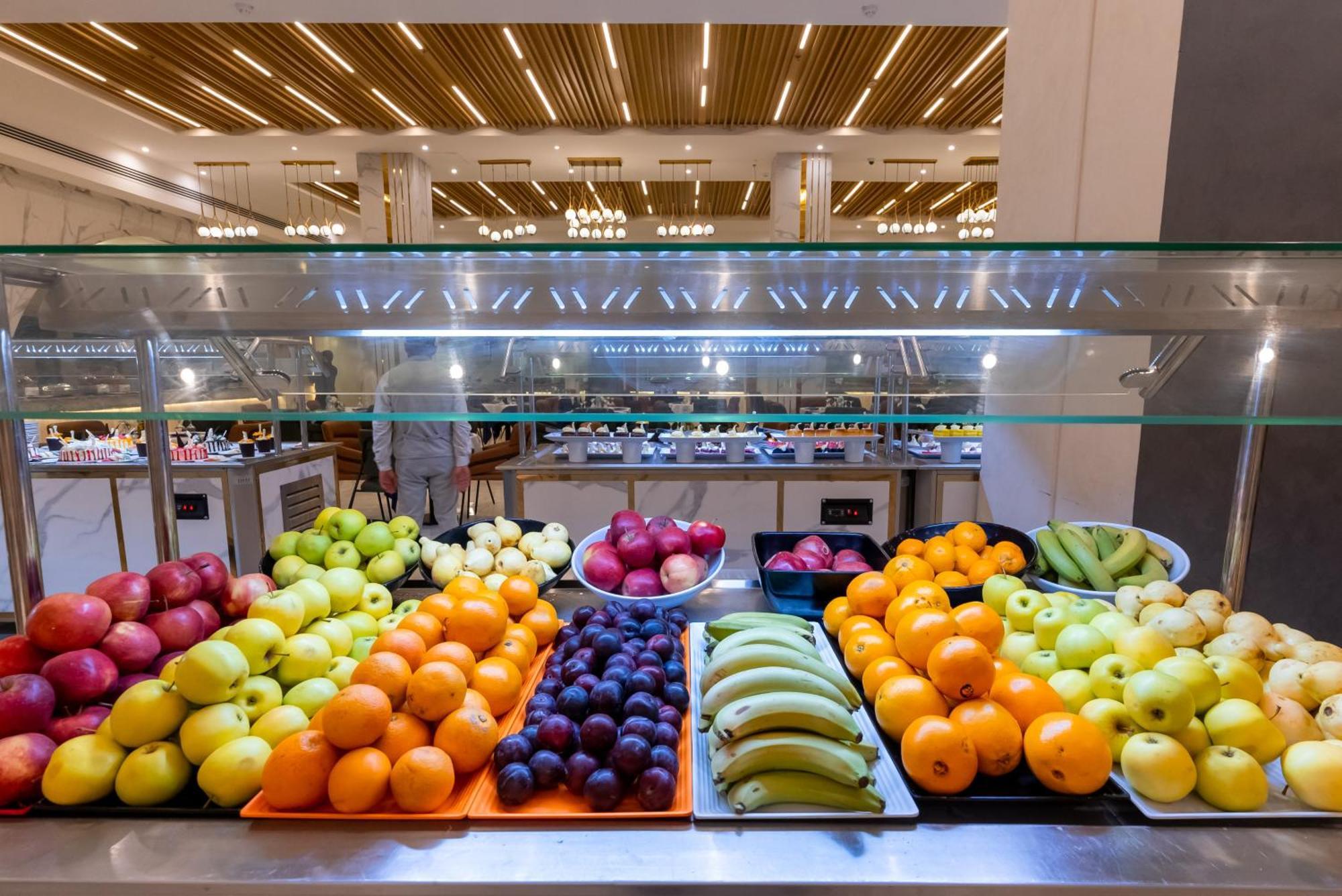 The V Luxury Resort Sahl Hasheesh ฮูร์กาดา ภายนอก รูปภาพ Fruit at a buffet