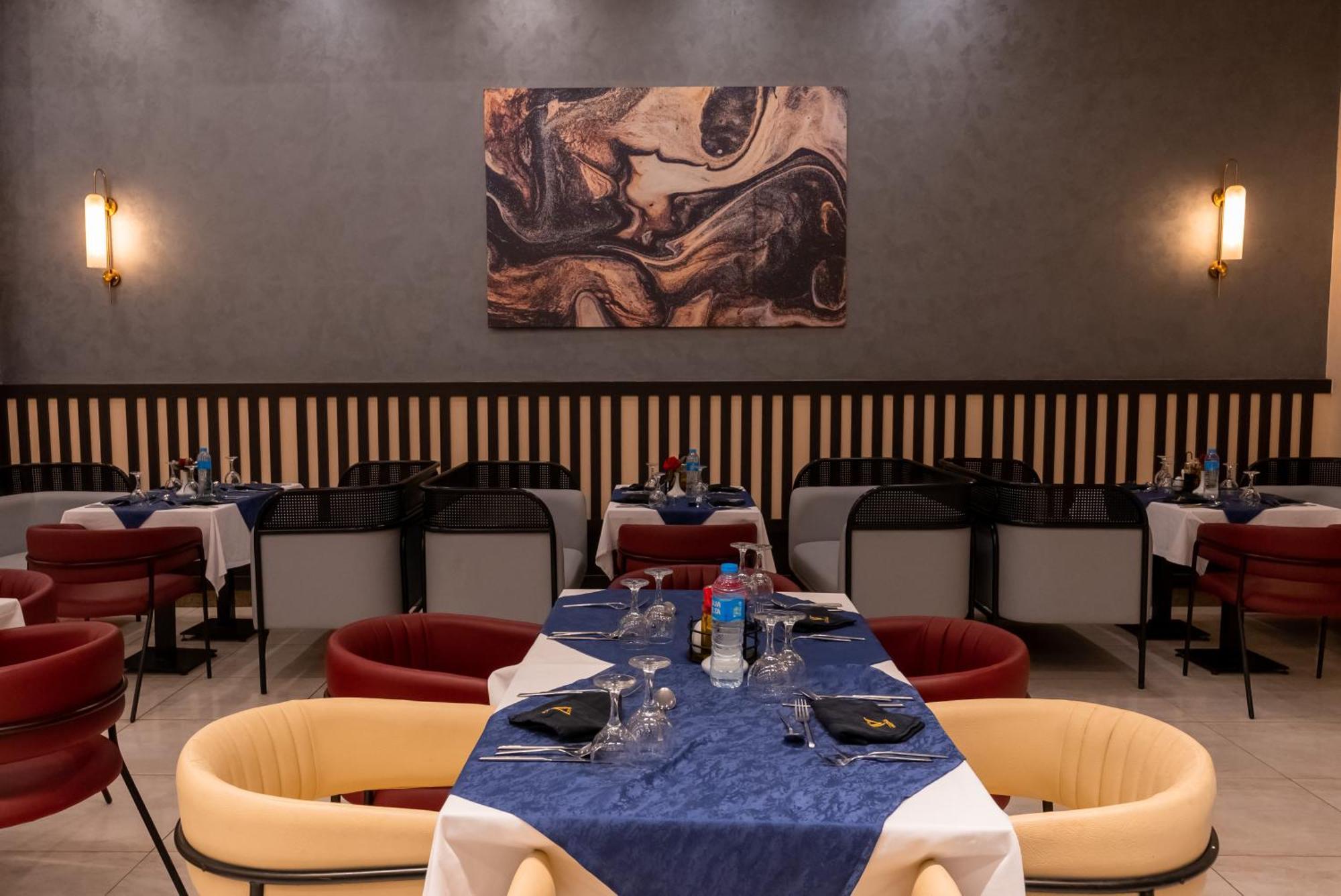 The V Luxury Resort Sahl Hasheesh ฮูร์กาดา ภายนอก รูปภาพ The interior of the restaurant