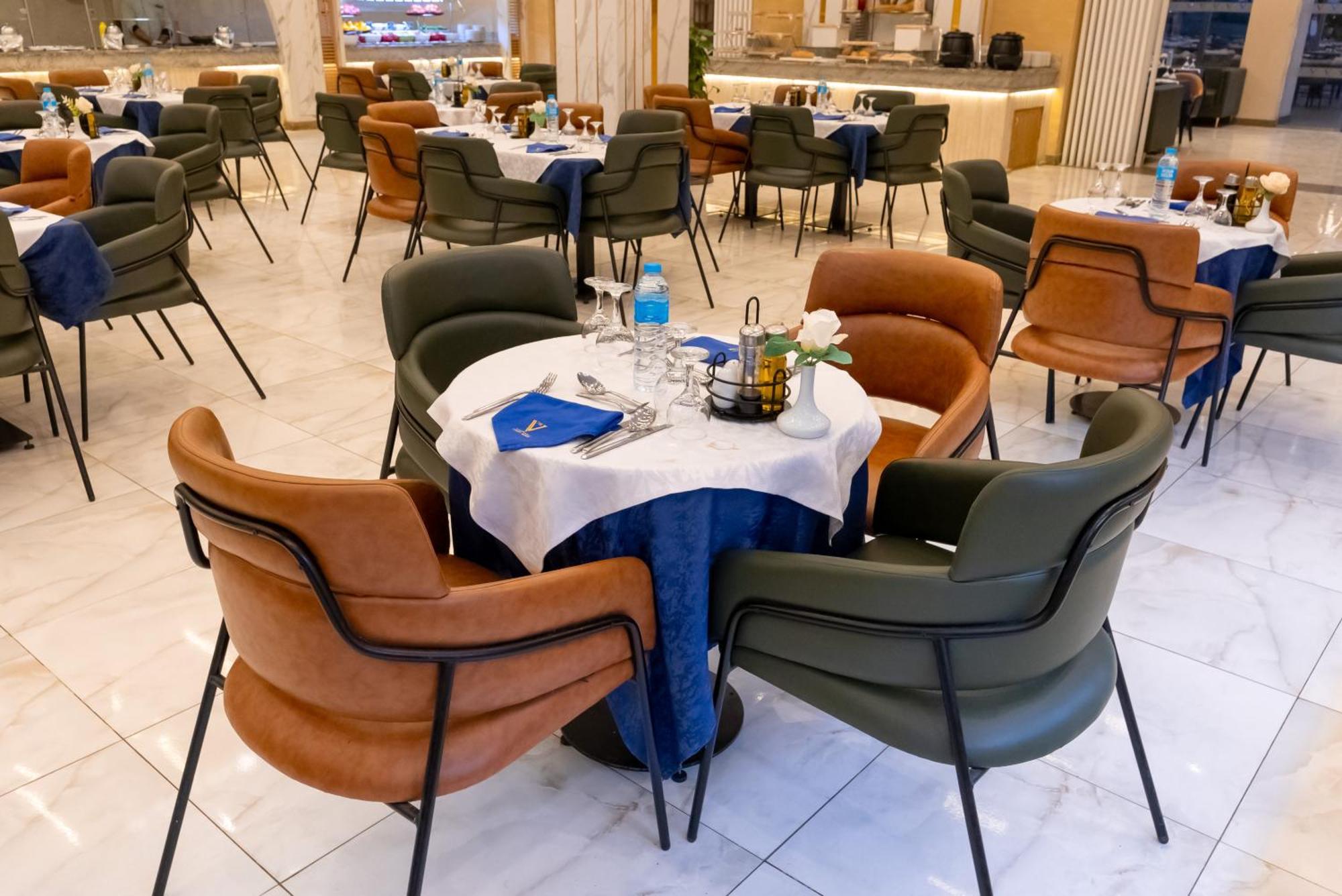 The V Luxury Resort Sahl Hasheesh ฮูร์กาดา ภายนอก รูปภาพ The interior of the restaurant