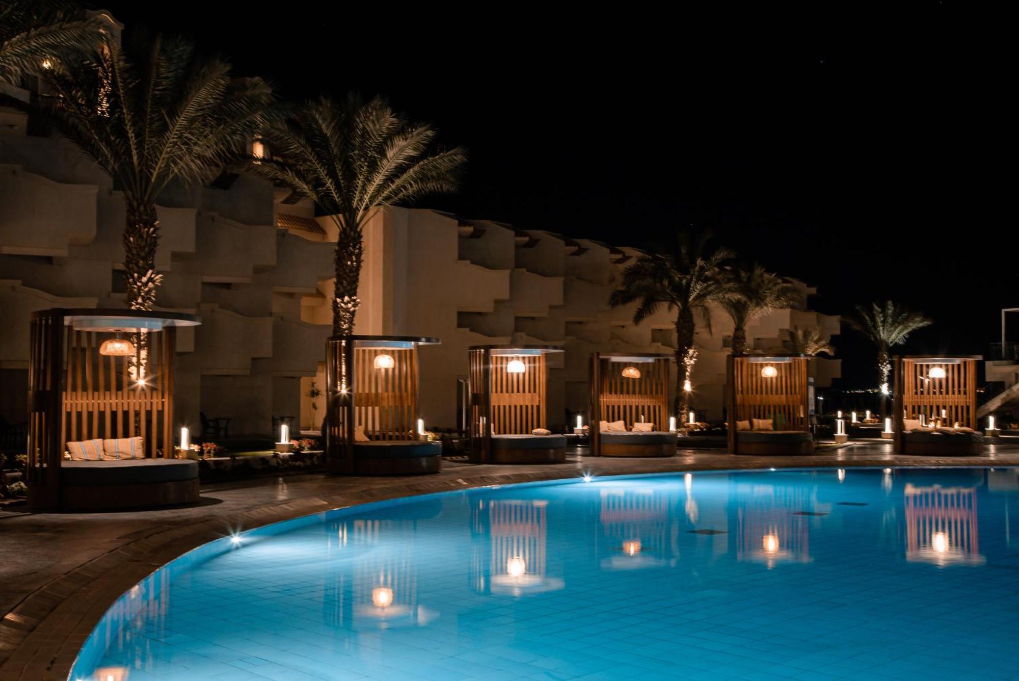 The V Luxury Resort Sahl Hasheesh ฮูร์กาดา ภายนอก รูปภาพ The swimming pool at the hotel