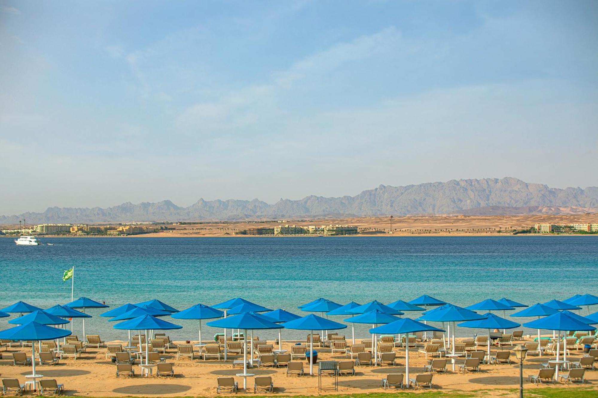 The V Luxury Resort Sahl Hasheesh ฮูร์กาดา ภายนอก รูปภาพ The Red Sea coast at Sharm El Sheikh