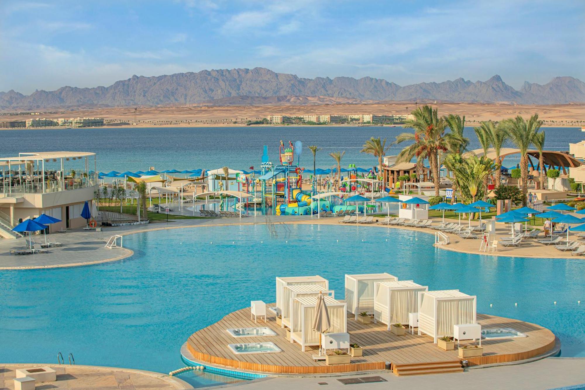 The V Luxury Resort Sahl Hasheesh ฮูร์กาดา ภายนอก รูปภาพ View of the Red Sea from the Hilton Sharm El Sheikh