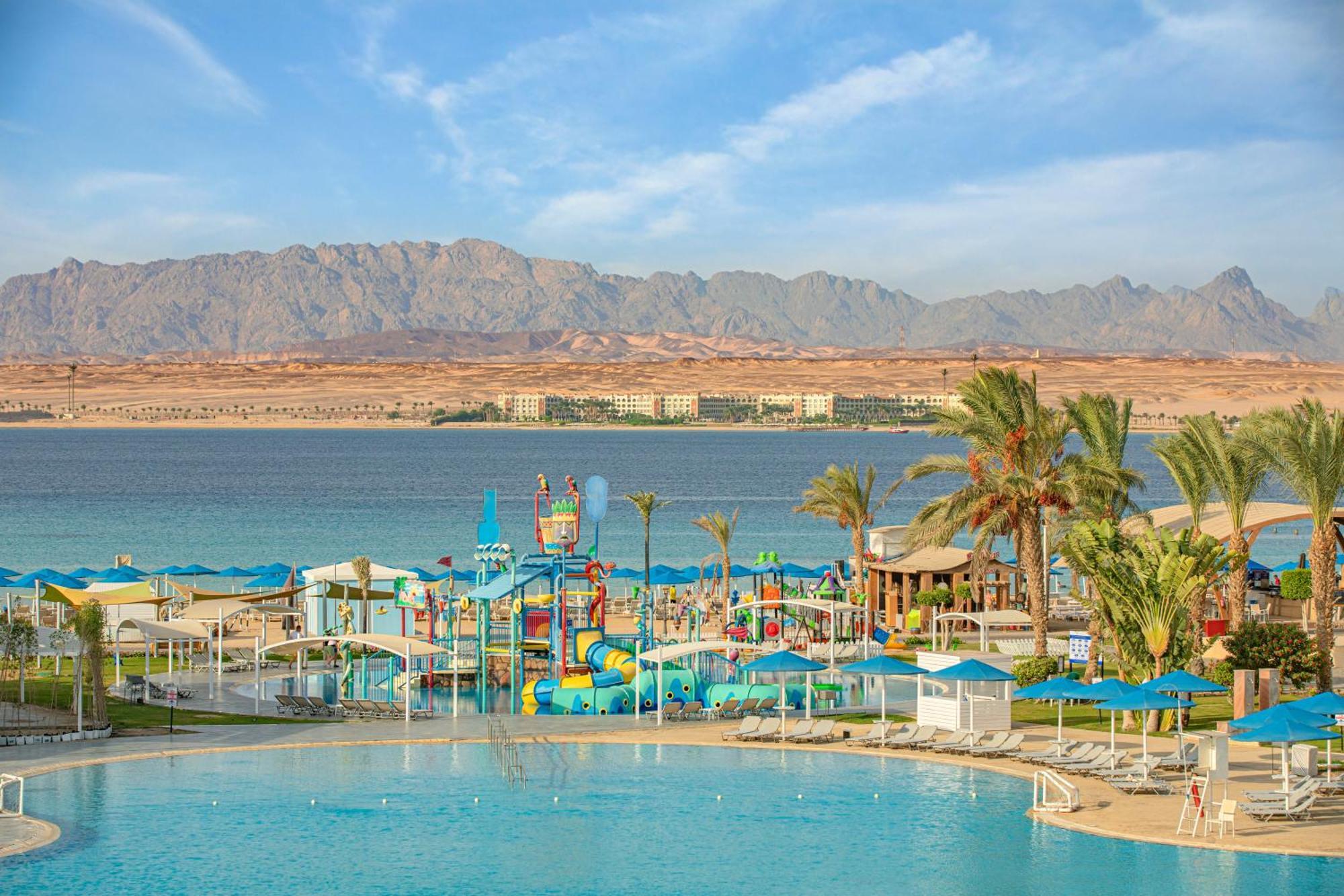 The V Luxury Resort Sahl Hasheesh ฮูร์กาดา ภายนอก รูปภาพ View of the Dead Sea from the Dead Sea Spa Resort